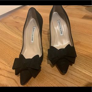 Manila Blahnik black bow pumps 5.5